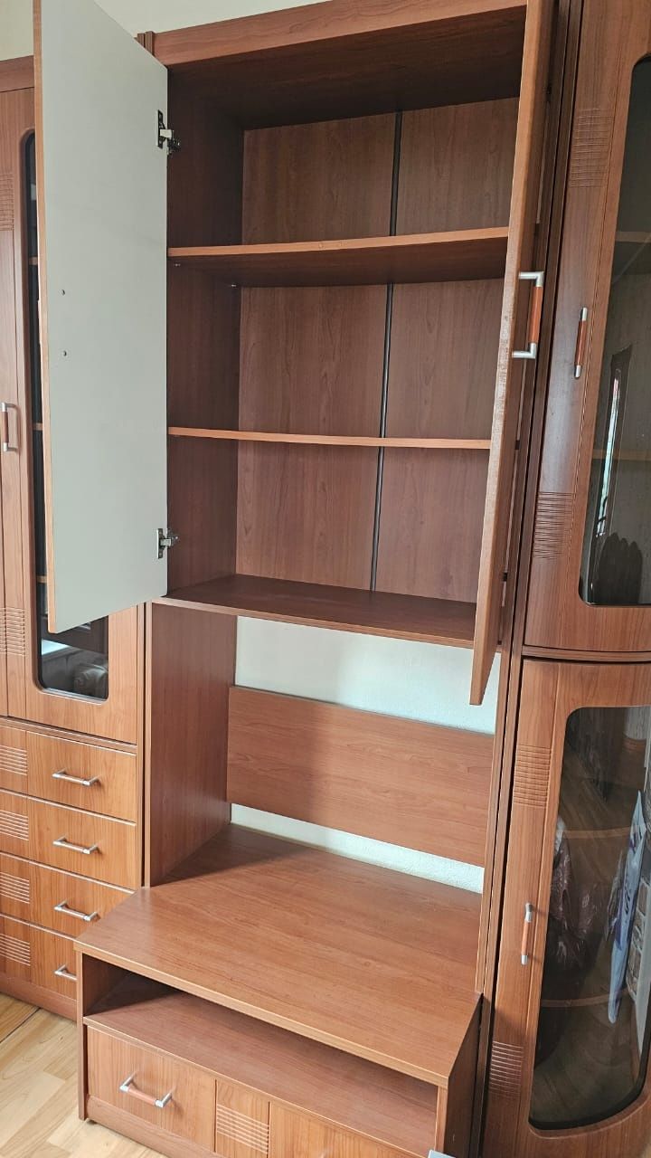 Продам стенку под тв