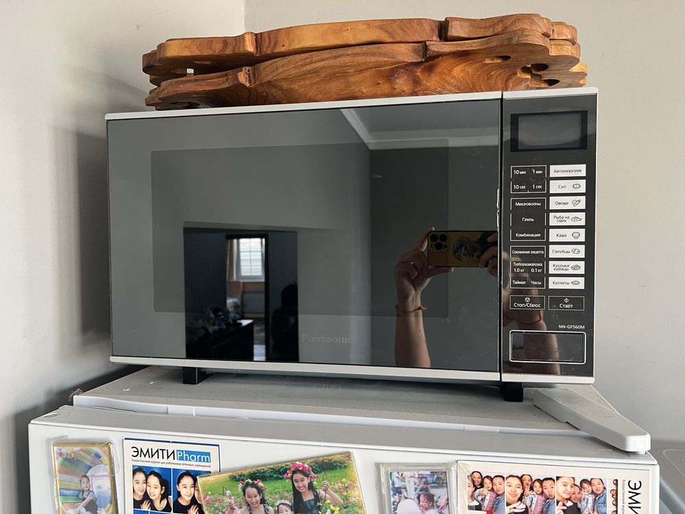⸻  Продам микроволновку Panasonic NN-GF560M (не работает)