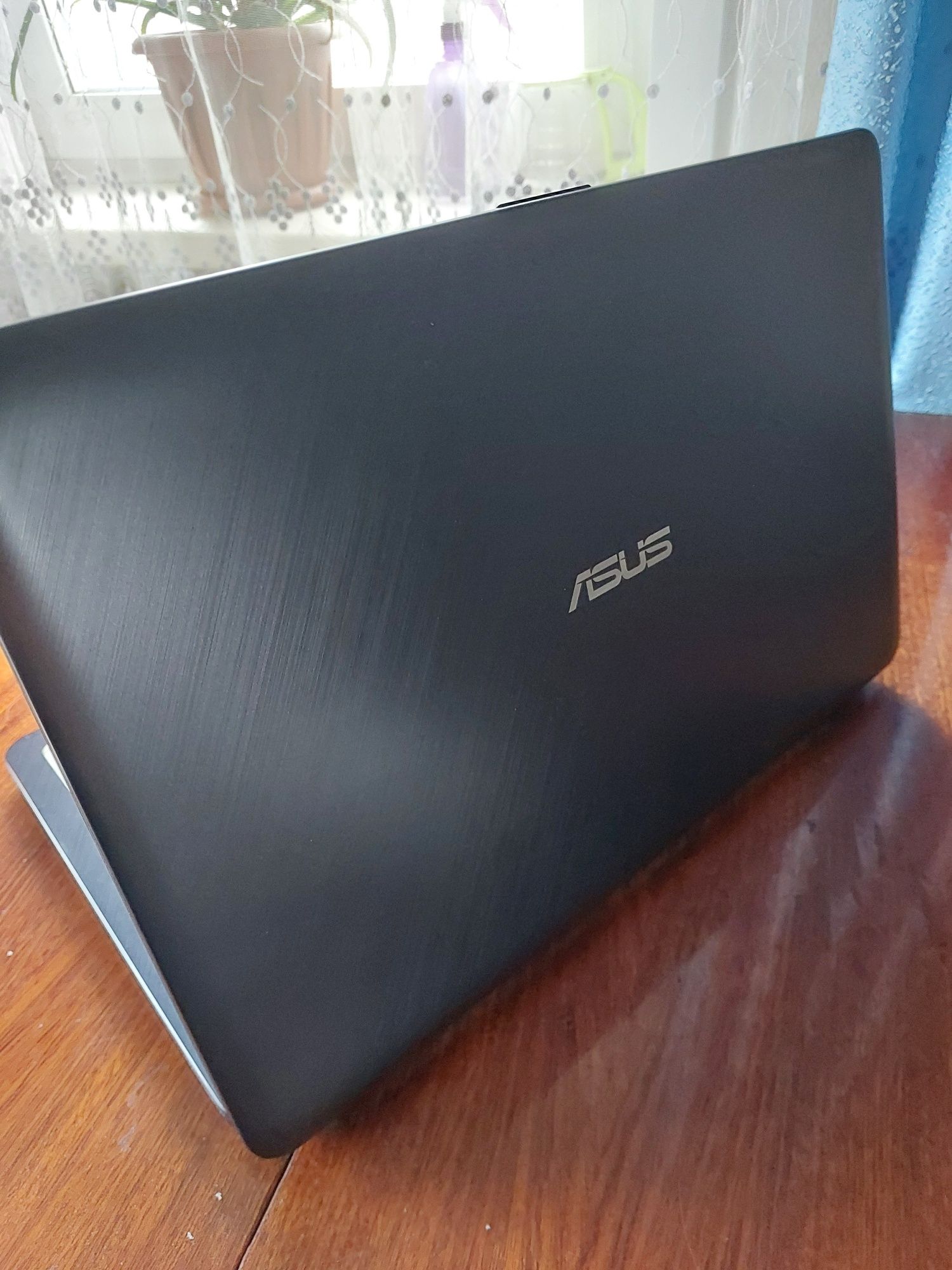 Ноутбук Asus 2020