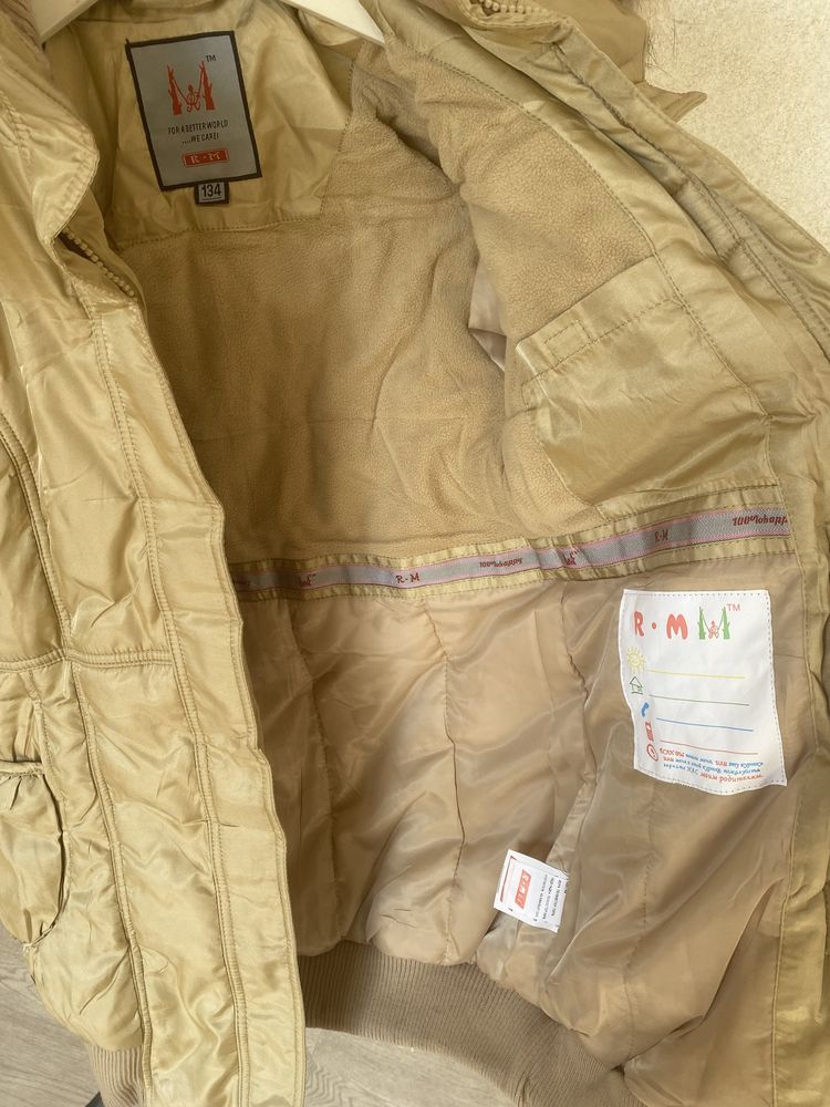 Продам детские зимние куртки