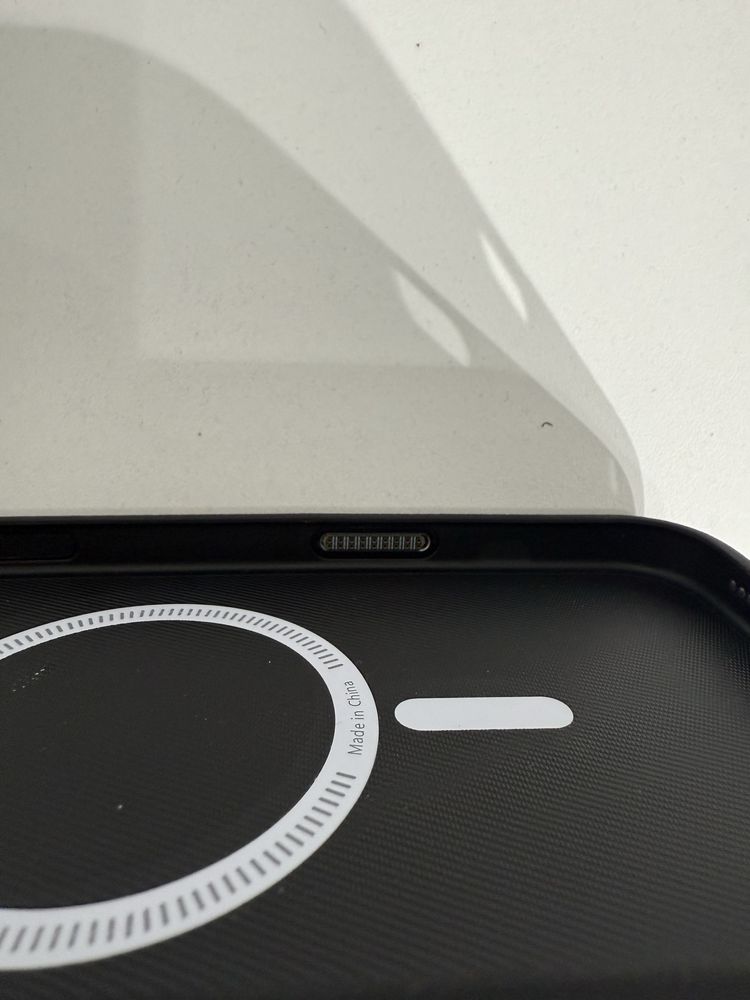 Чехол для iPhone 16 pro max кожа с металлом magSafe