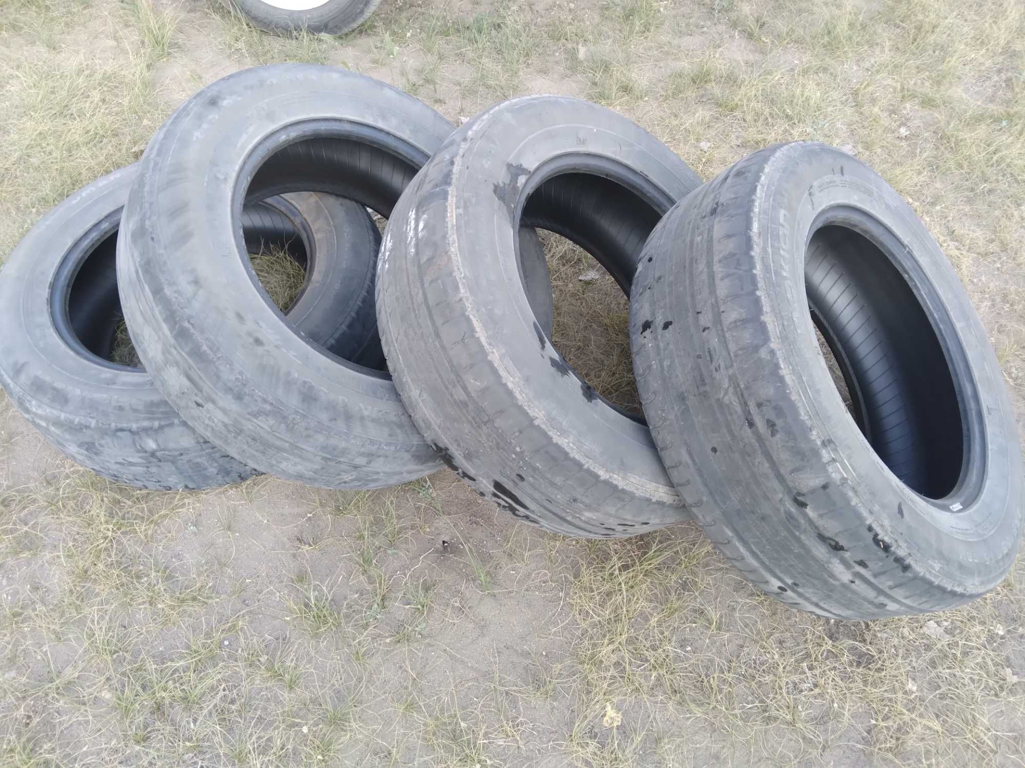 Продам комплект б/у шин Nokian размеры 225×65×16. Могут еще послужить.