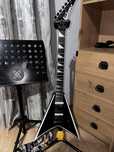 продам электрогитару Jackson V
