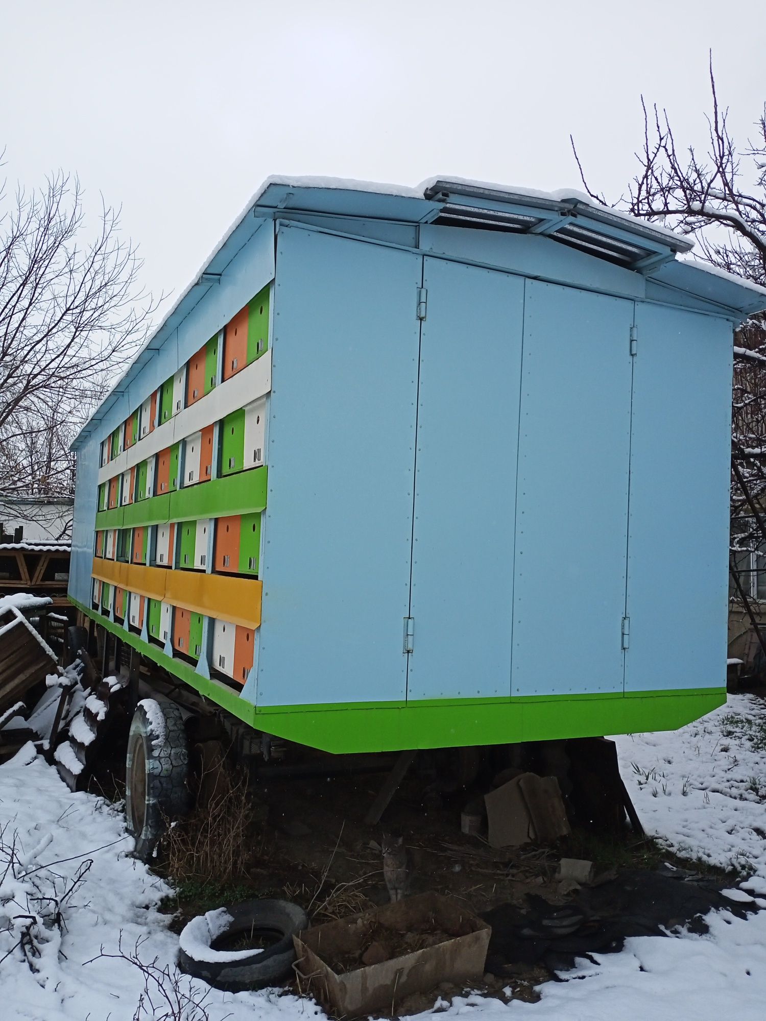 Продам пчелоприцеп на зиловском ходу
