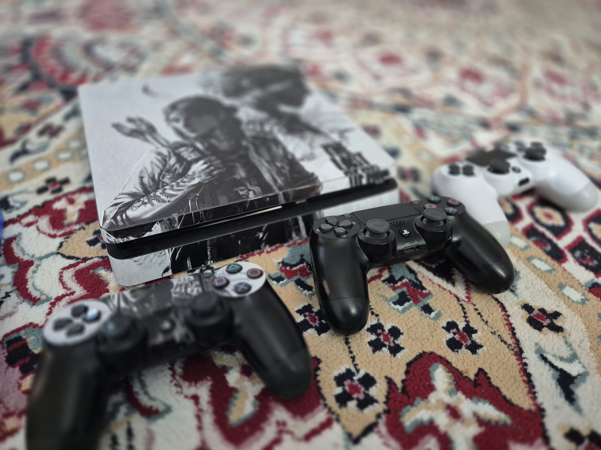 Ps4 slim с играми, с 3 мя джойстиками