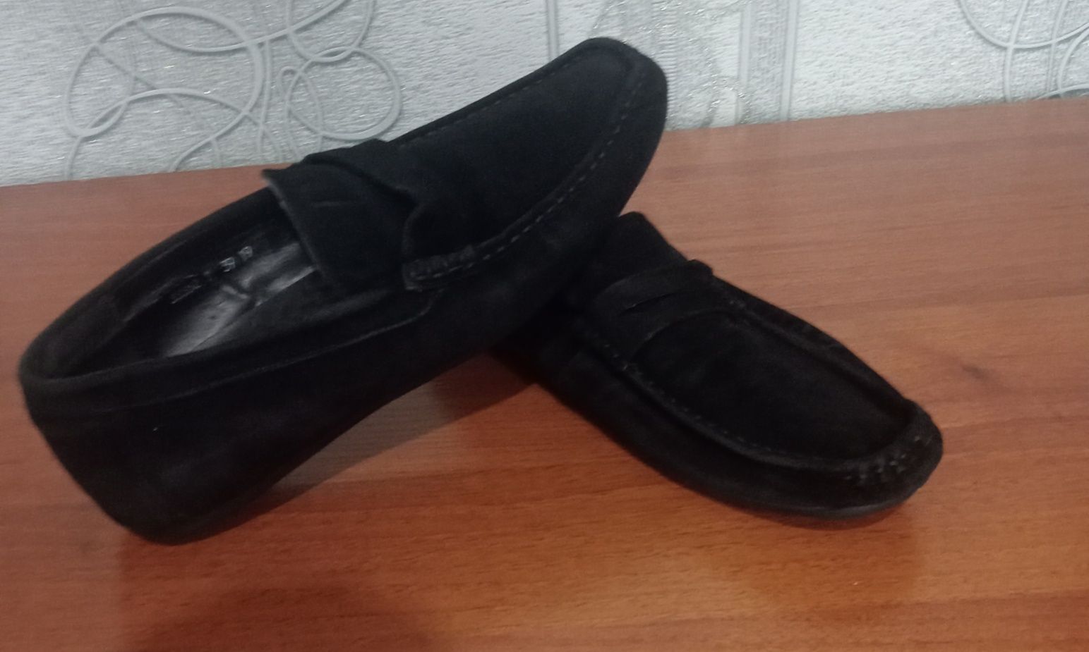 Цена за 2 пары мужской обуви.
