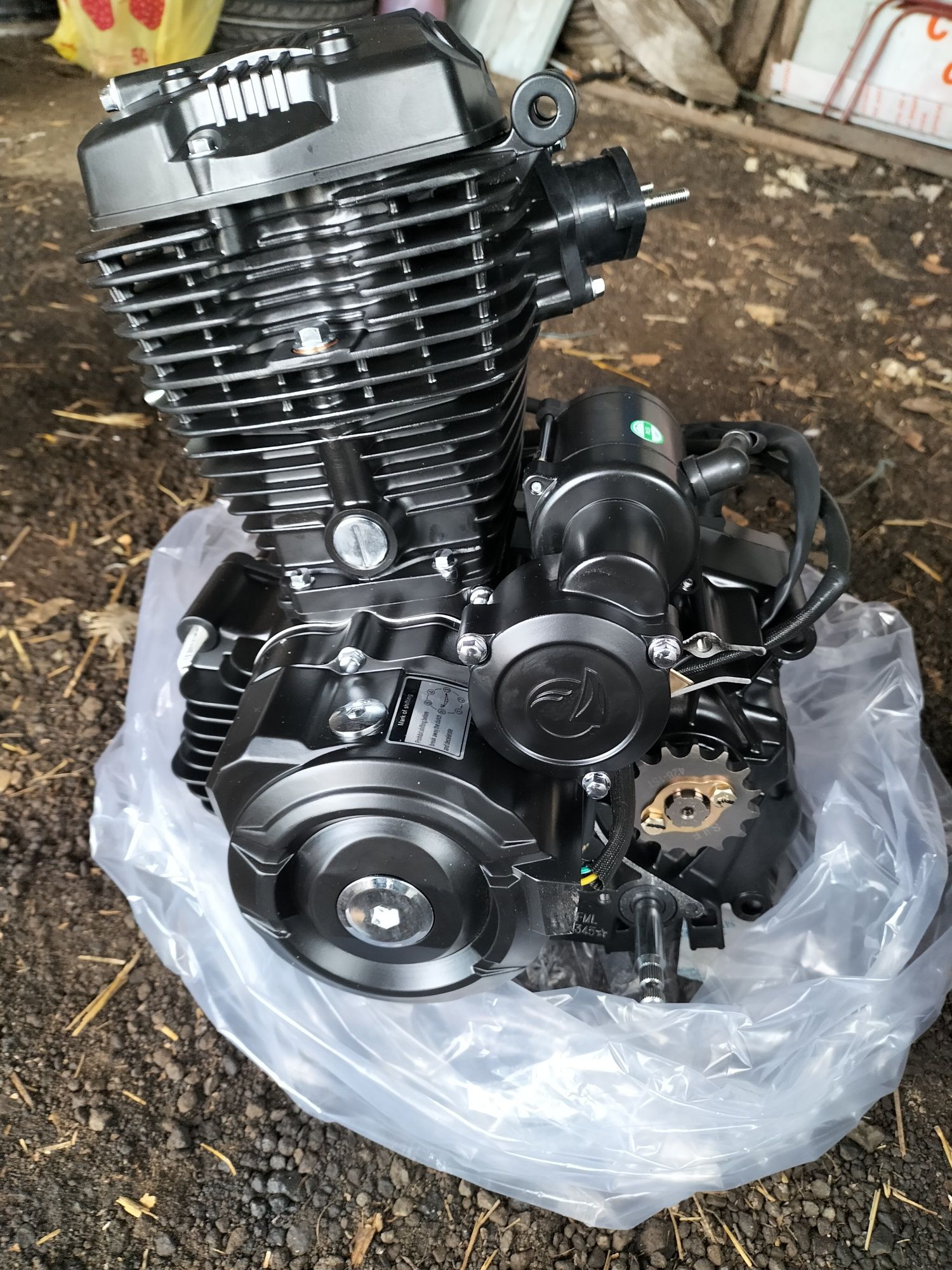 Продам двигатель 200 куб