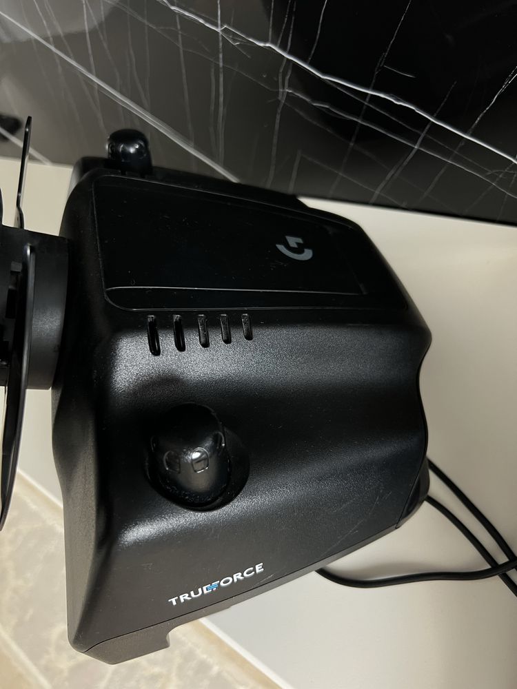 Игровой руль Logitech G923 с педалями