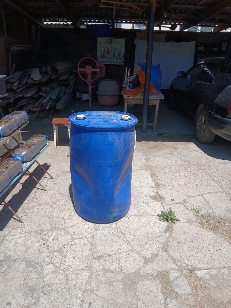 Продам бочки пластиковые