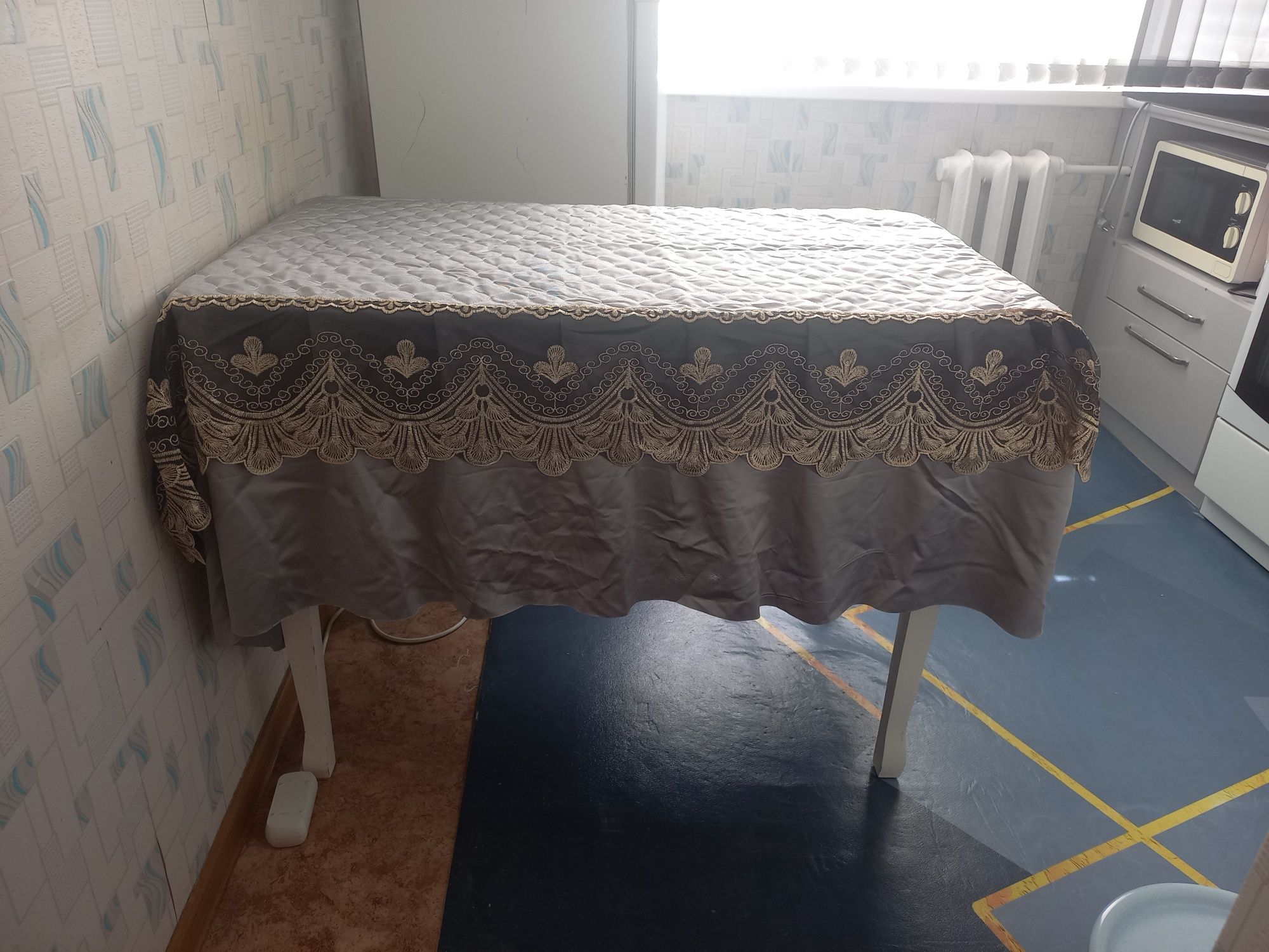 Продам скатерт на журнальный стол