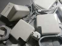 на MacBook 45W - зарядка, блок питания