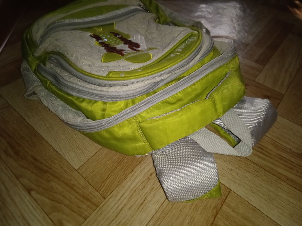 ПРОДАМ ДЕТСКИЙ РЮКЗАК для девочек школьный ! Зелёный. Б/у. С рисунком.