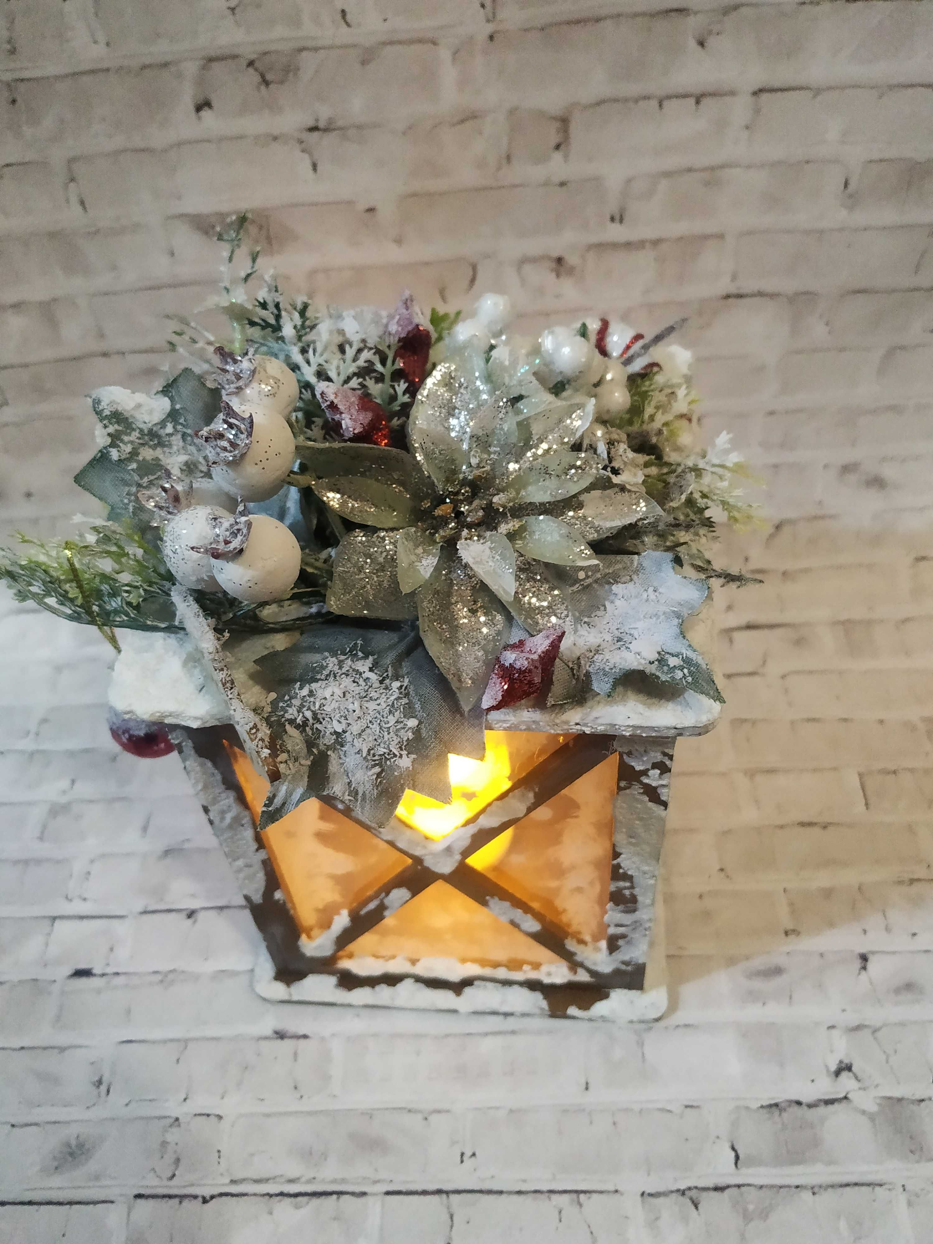 Новогодний декорированный фонарь