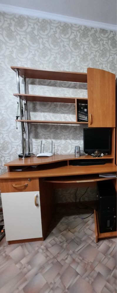 Продам шкаф с подставками