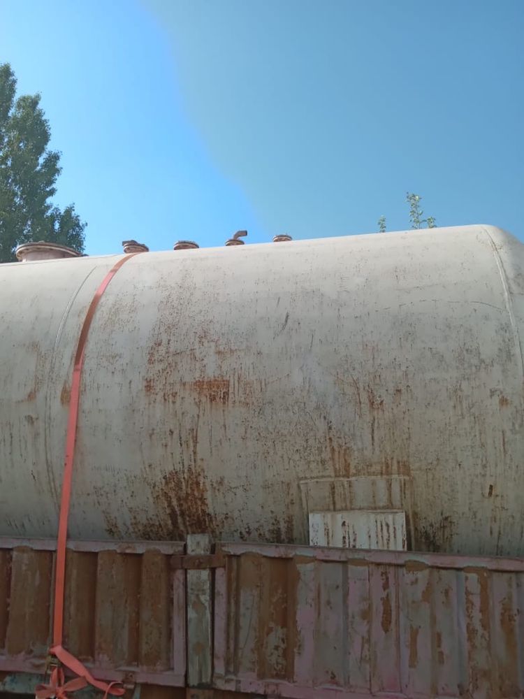 Емкости газовые 37 кубовые, 2 шт., в отличном состоянии.
