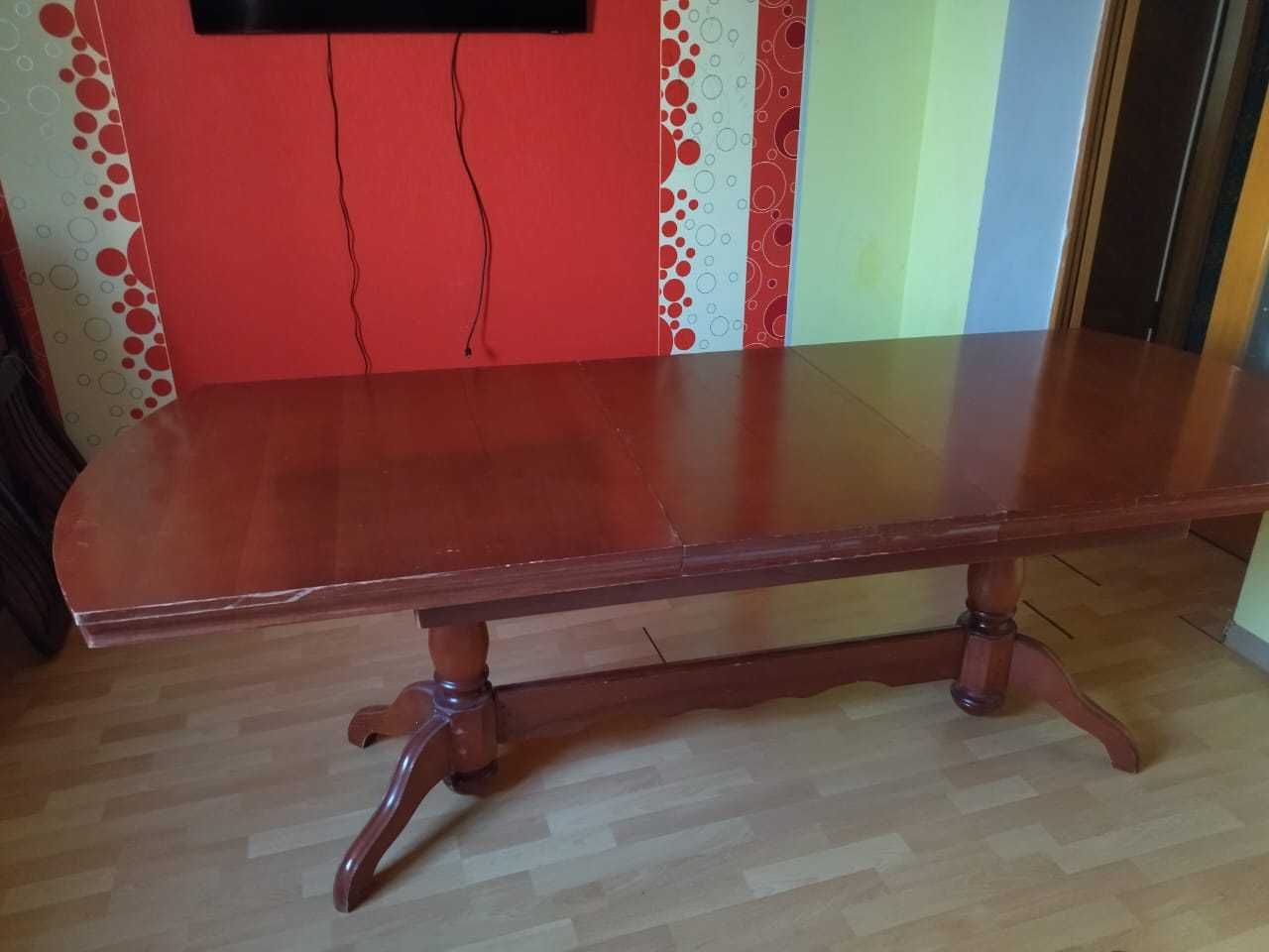 Стол для гостинной