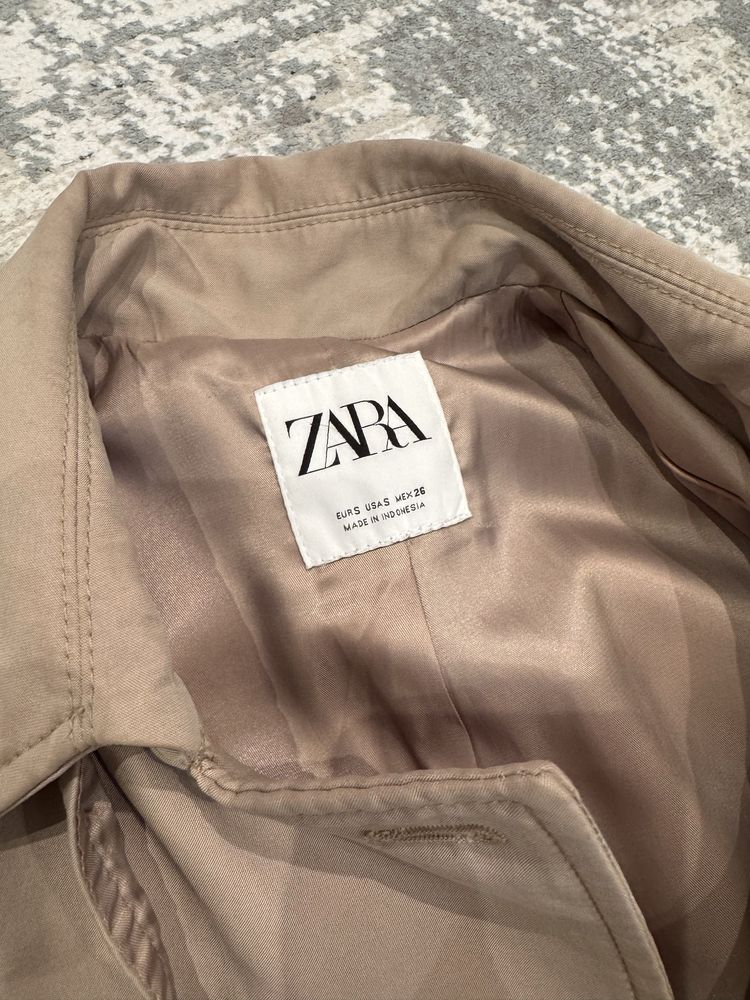 Тренч Zara, б/у, размер S, длина по колено, цвет: бежевый