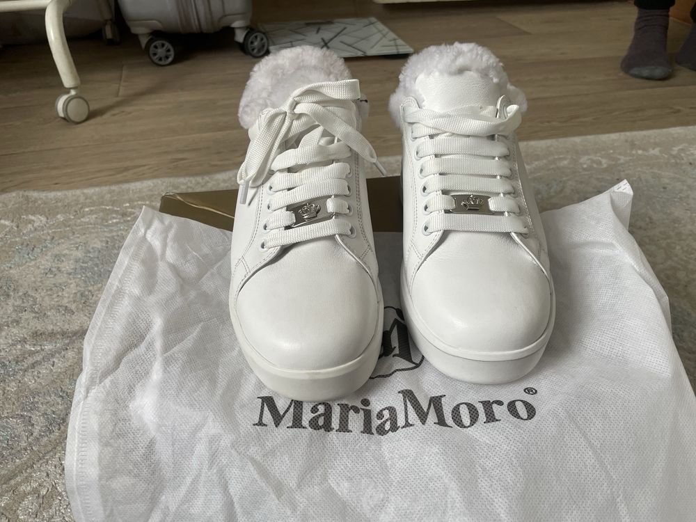 Продам зимние женские кроссовки