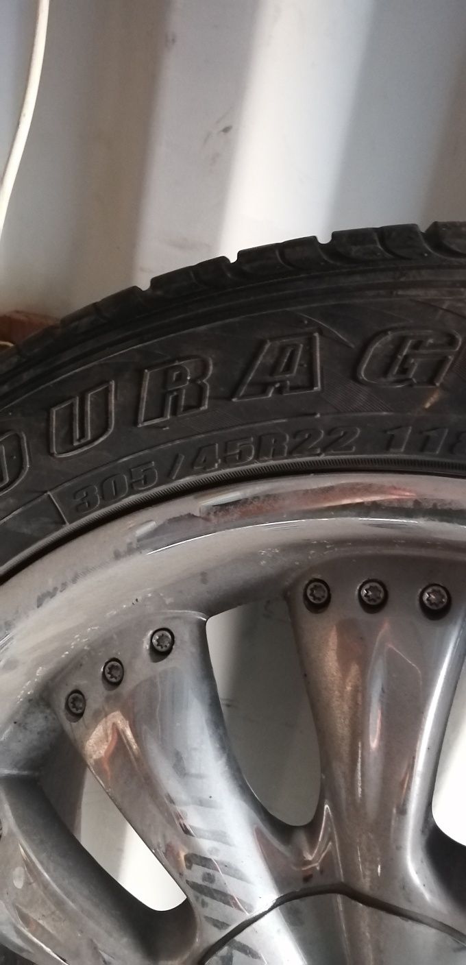 Продам диски с резиной летние на таёту лексус