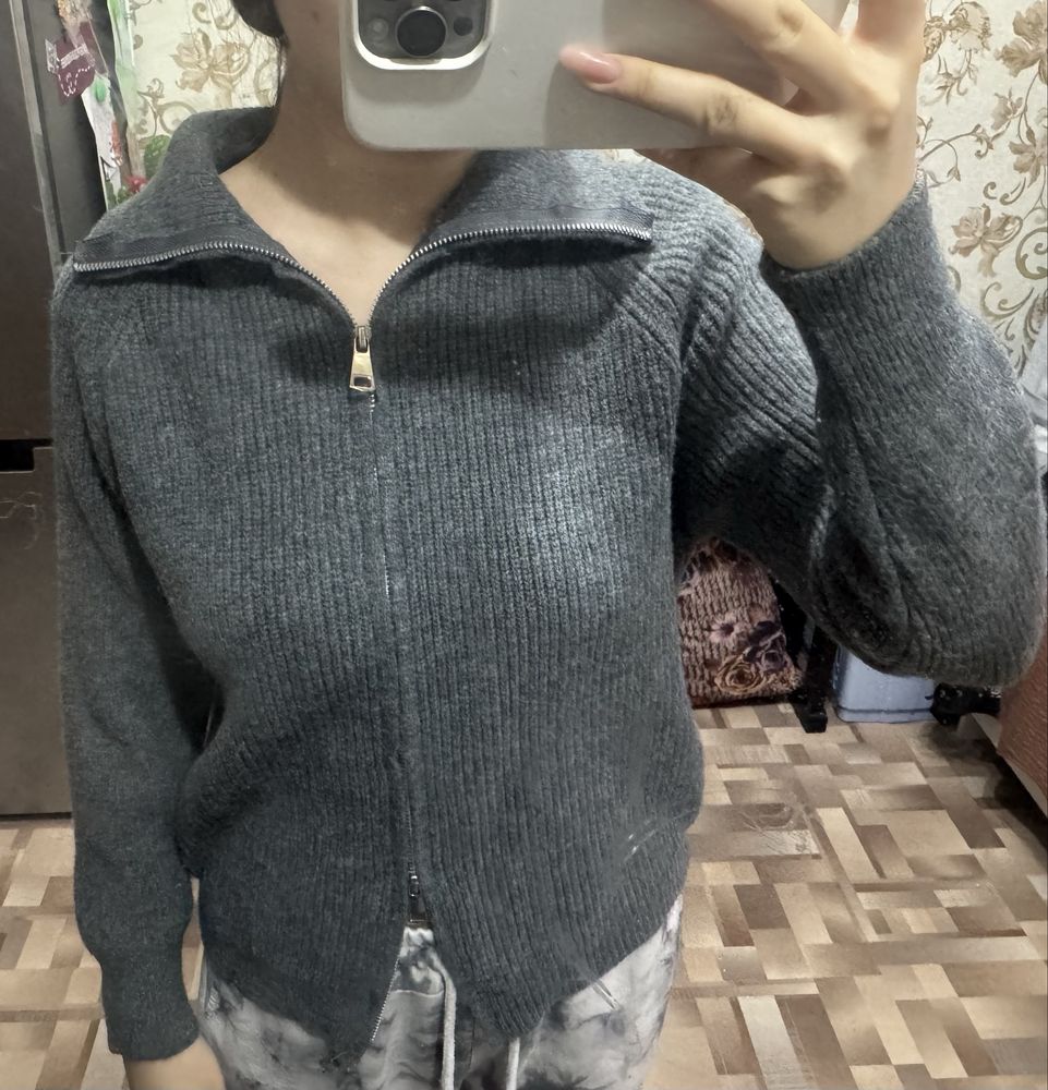 Кофта с замком