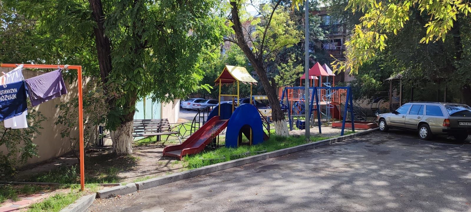 Шымкент ул. Сайрамская продам 2 комнатная квартира 77 серия 53,5 кв/м