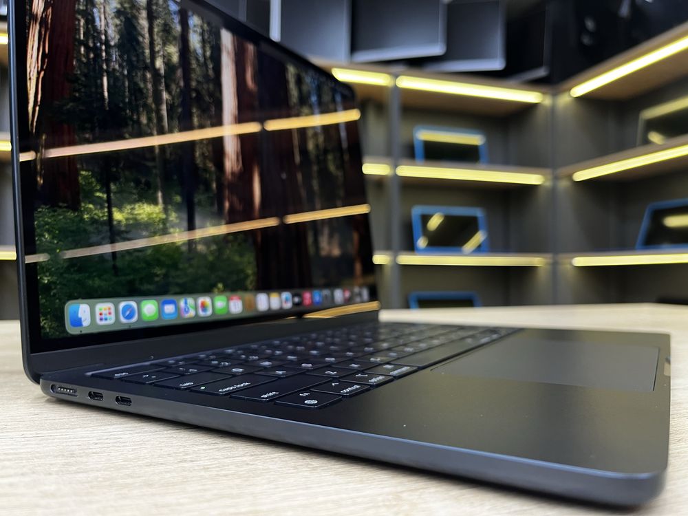 Мощный ноутбук MacBook Air 13 2024.   - 13.6 2K/Apple M3/8GB/SSD 256GB