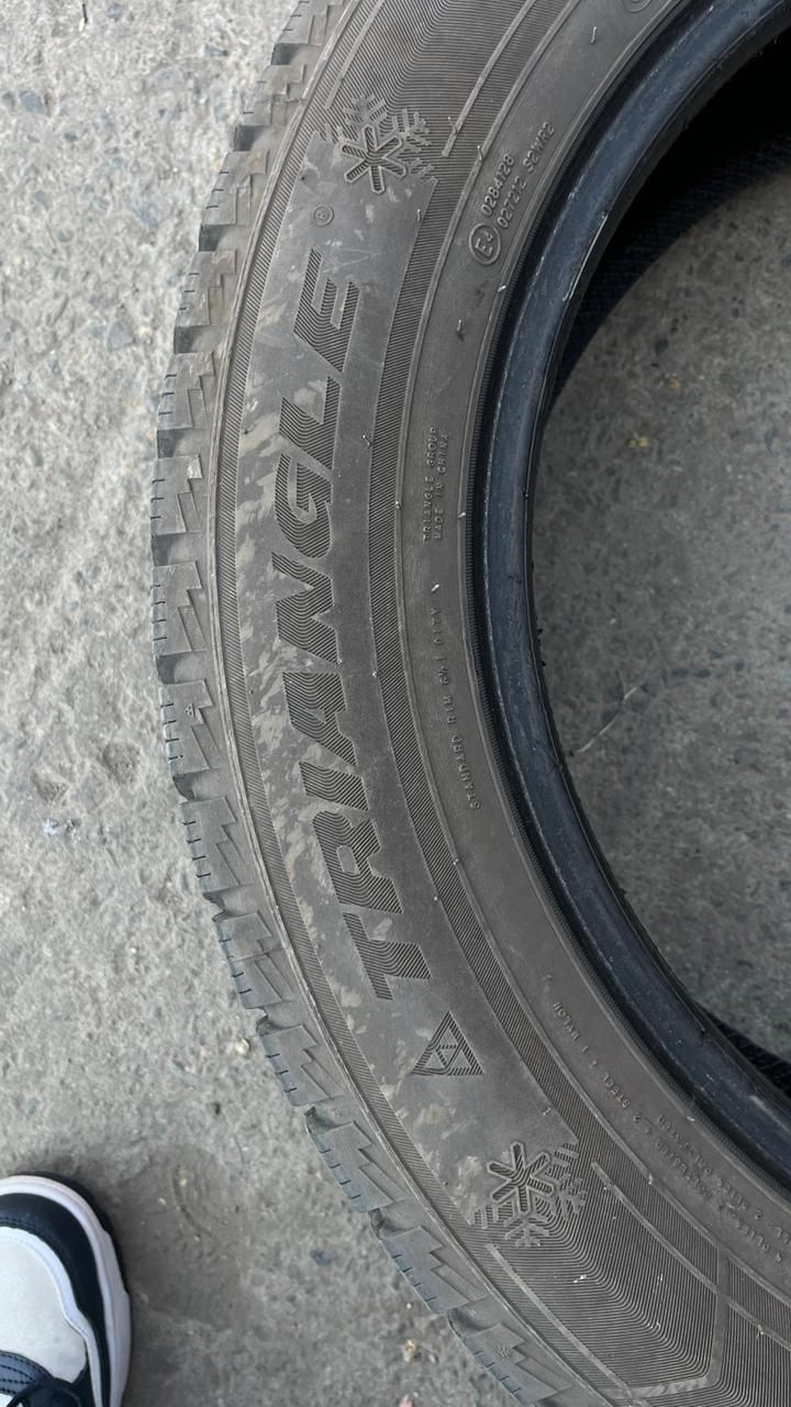 Комплект резины 225/65/R18 отличное состояние