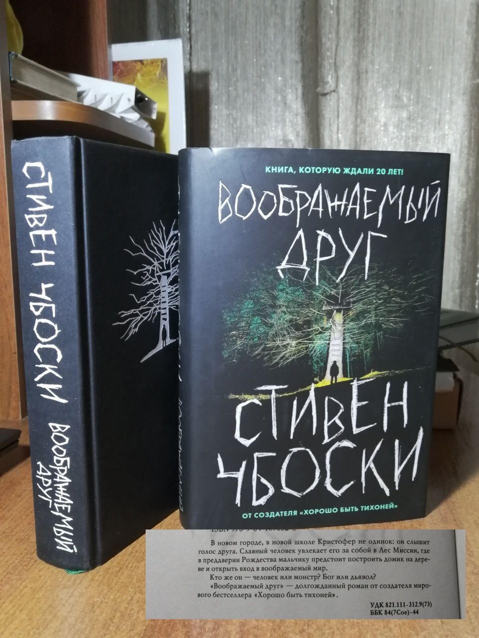 Продаются 3 книги.