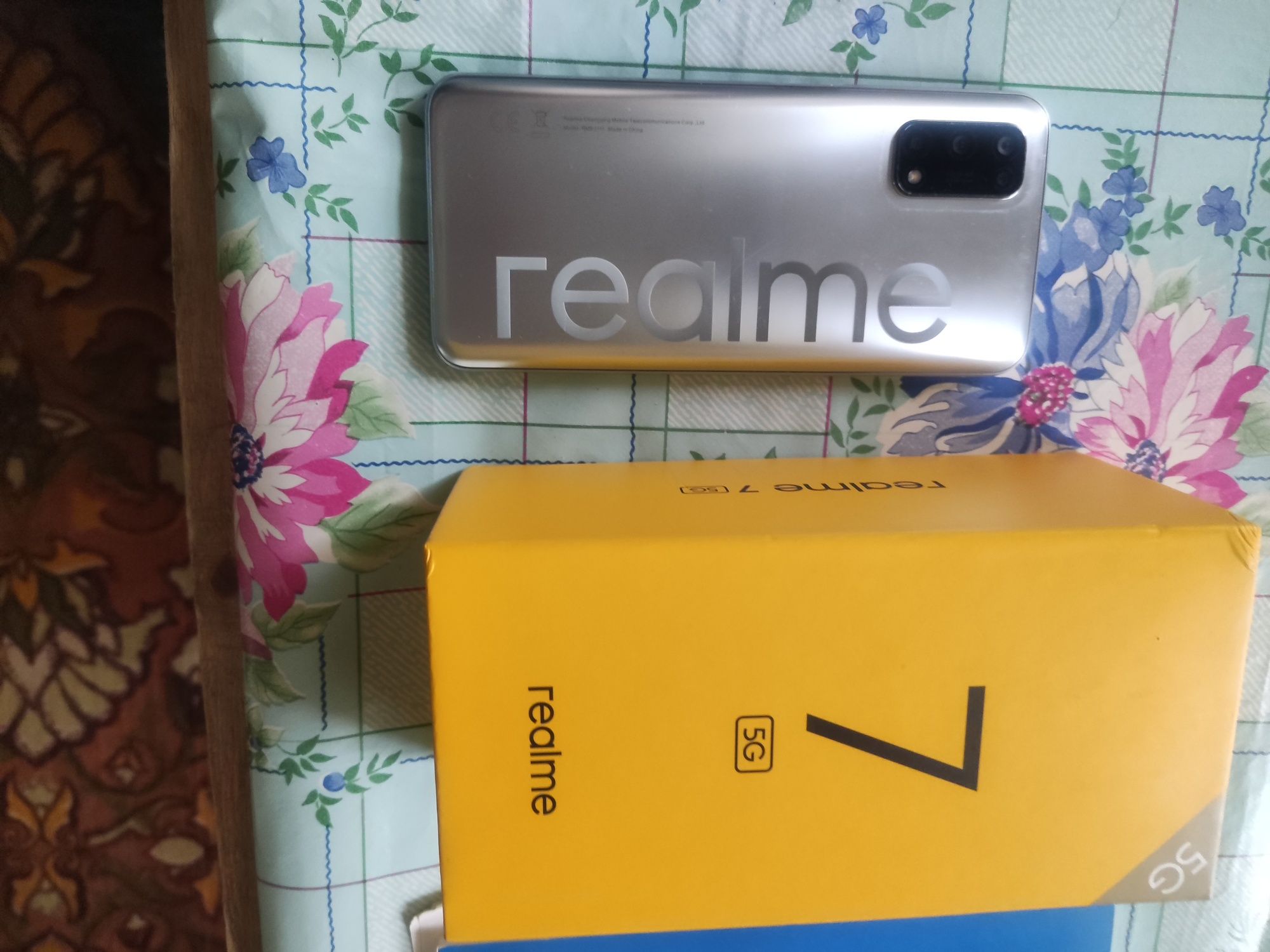 Телефон Realme 7 5G