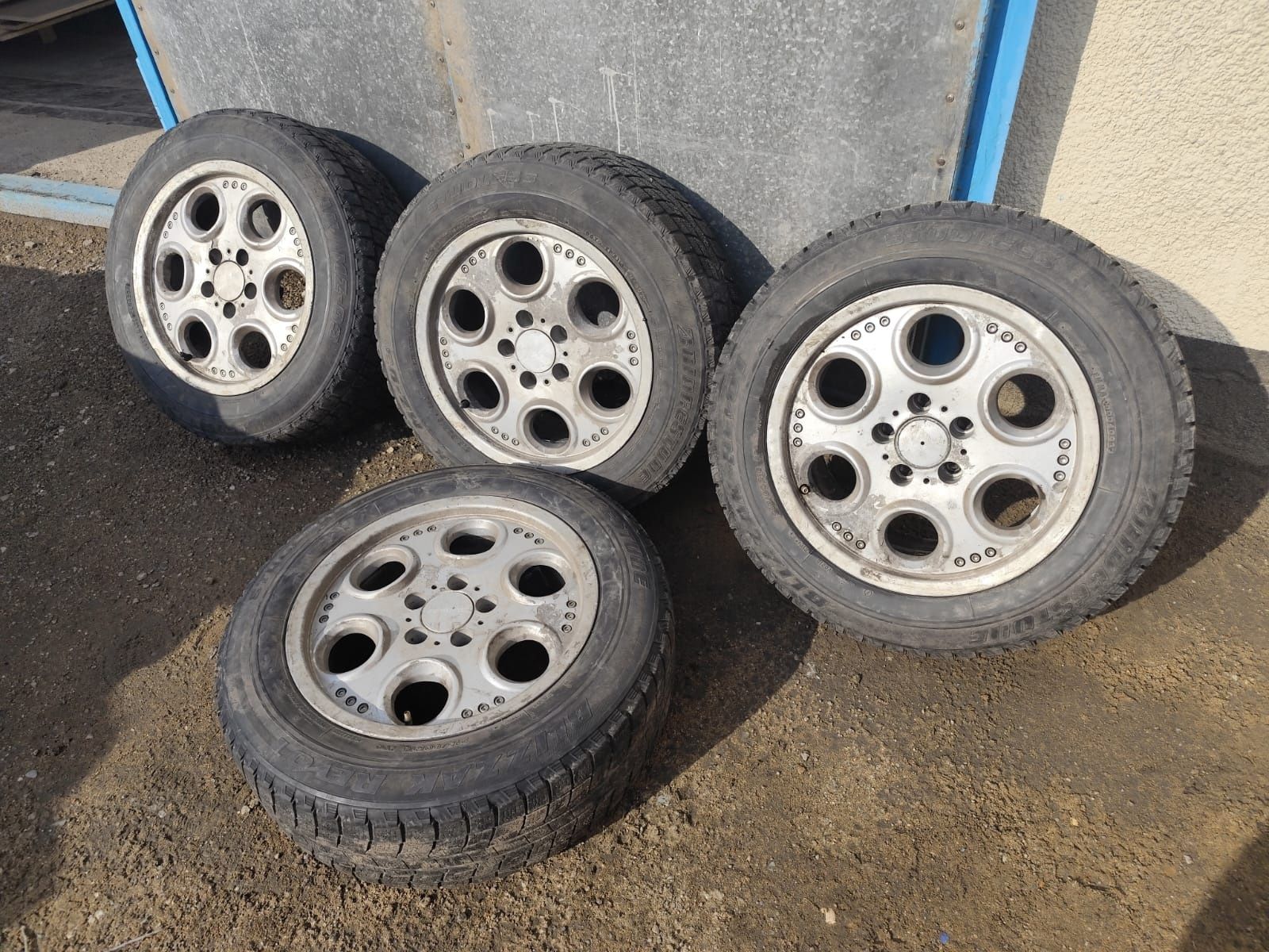 Продам диски с резиной на Мерседес