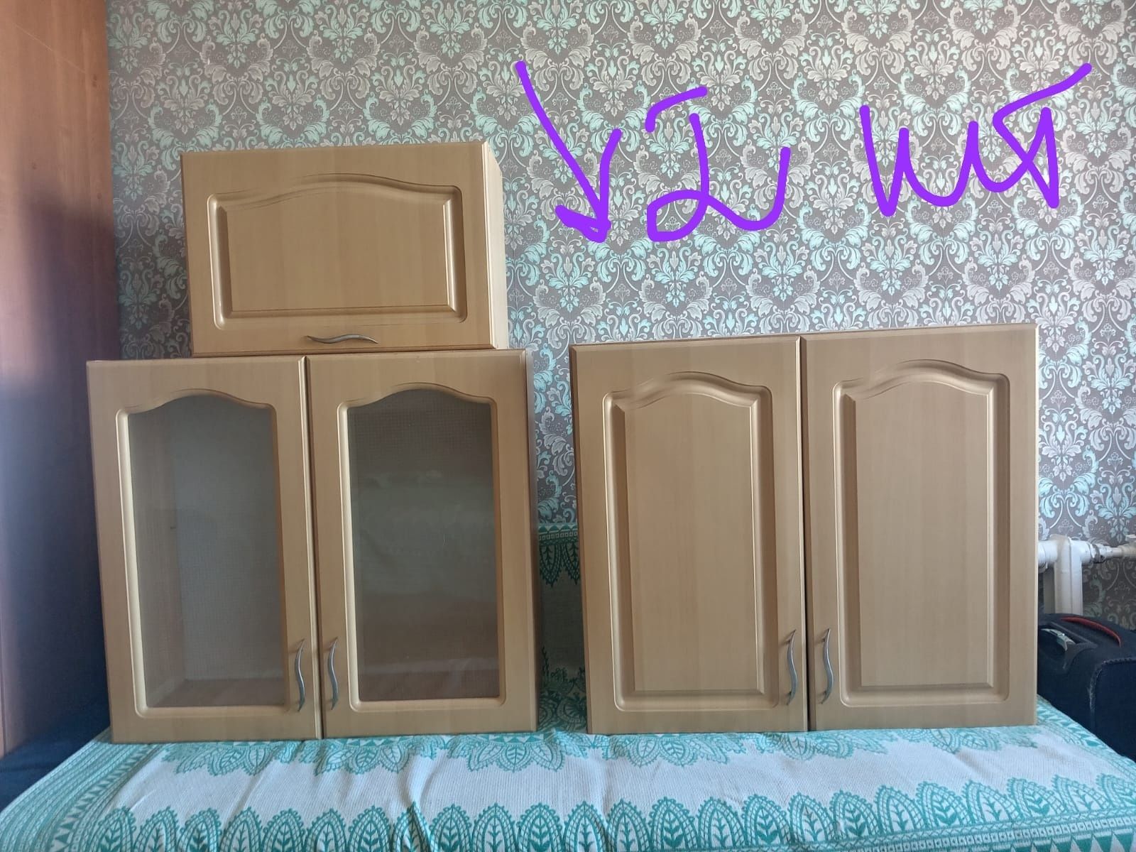 Продаю 4 шкафа подвесных от  кухонного гарнитура сливочного цвета