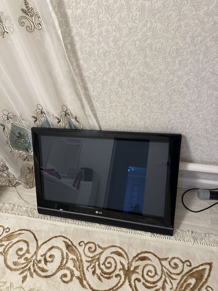 телевизор почти новый таза LG келсемиз