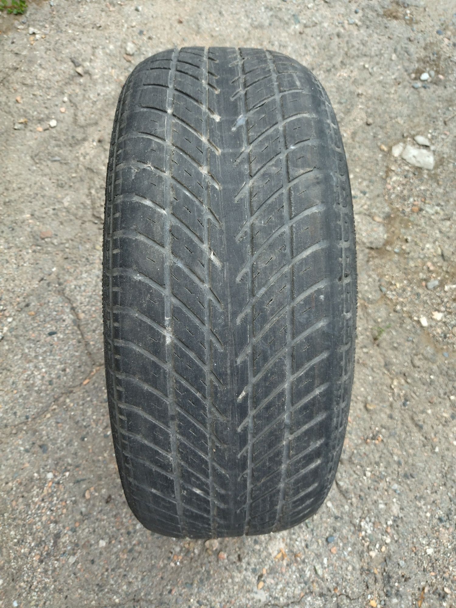 Продам шины на легковую машину