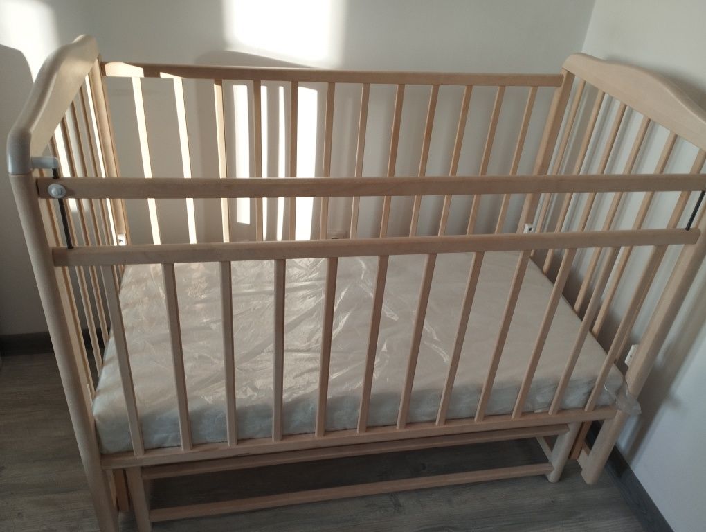 Детская кровать с матрацом. 15 тыс тг