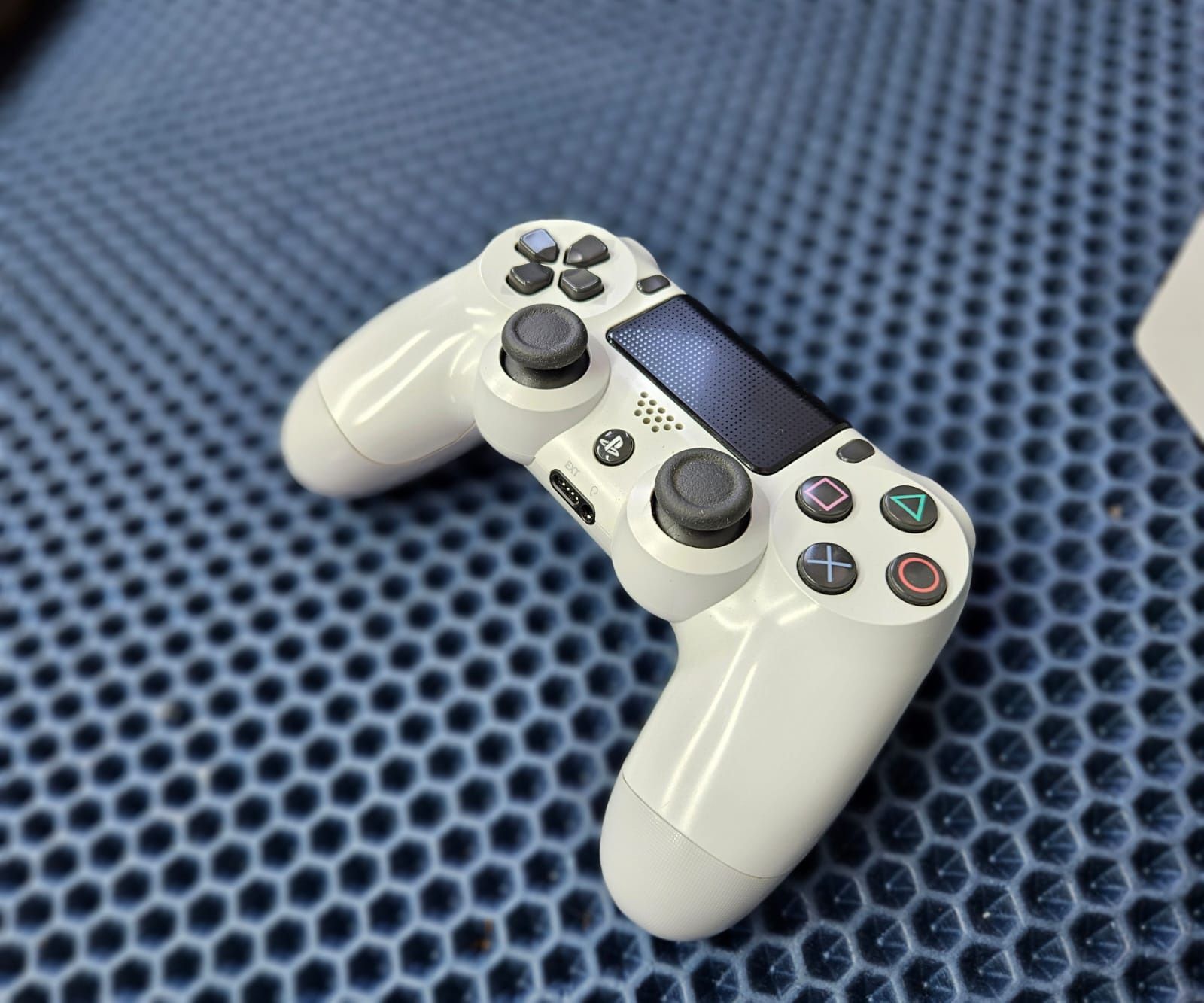 PS4 PRO белый эксклюзив с играми / полный комплект/супер состояние .