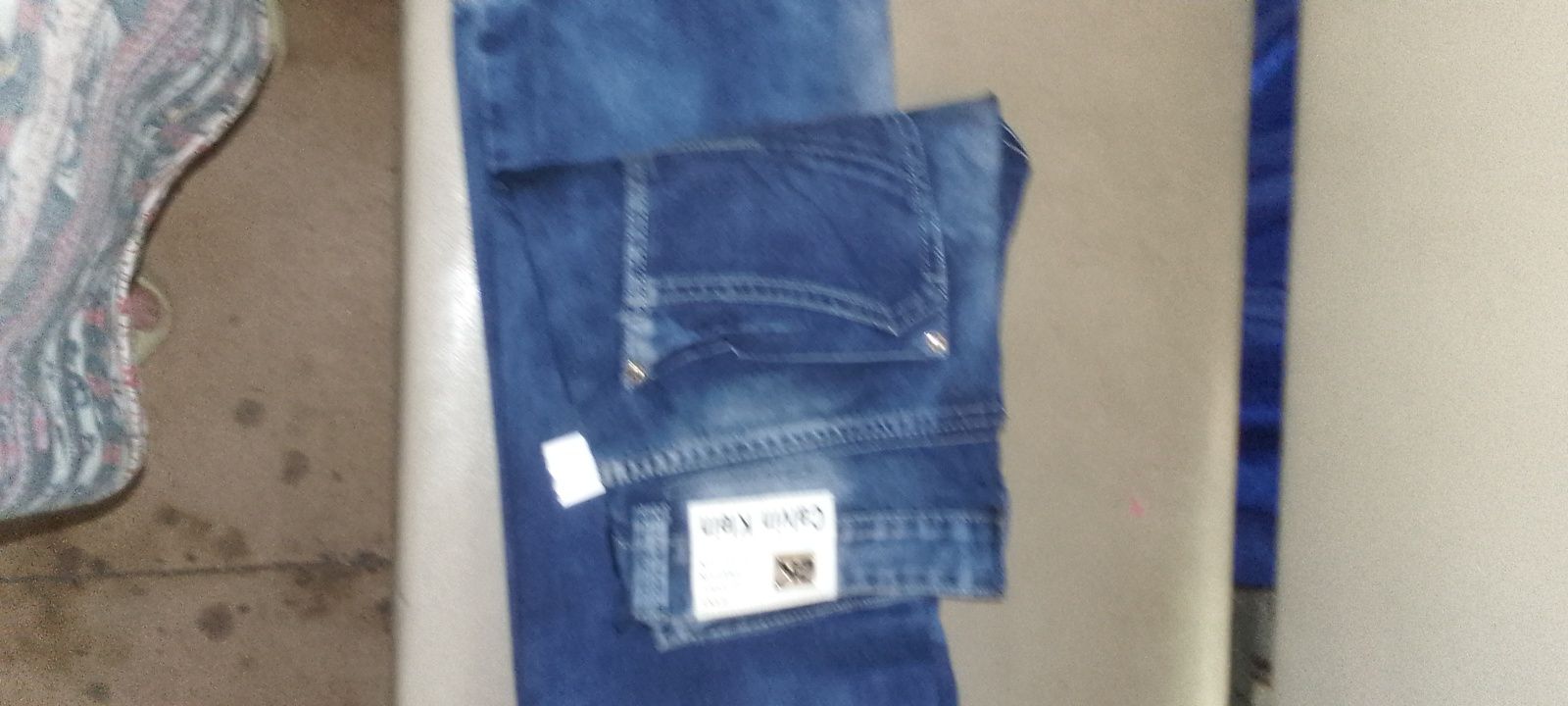Продам джинсы срочно