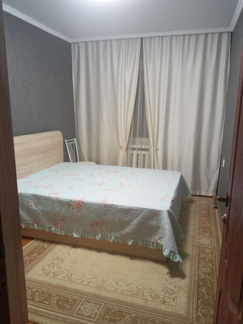 Продам 4-х комнатную мебелированную квартиру улучшеной планировки