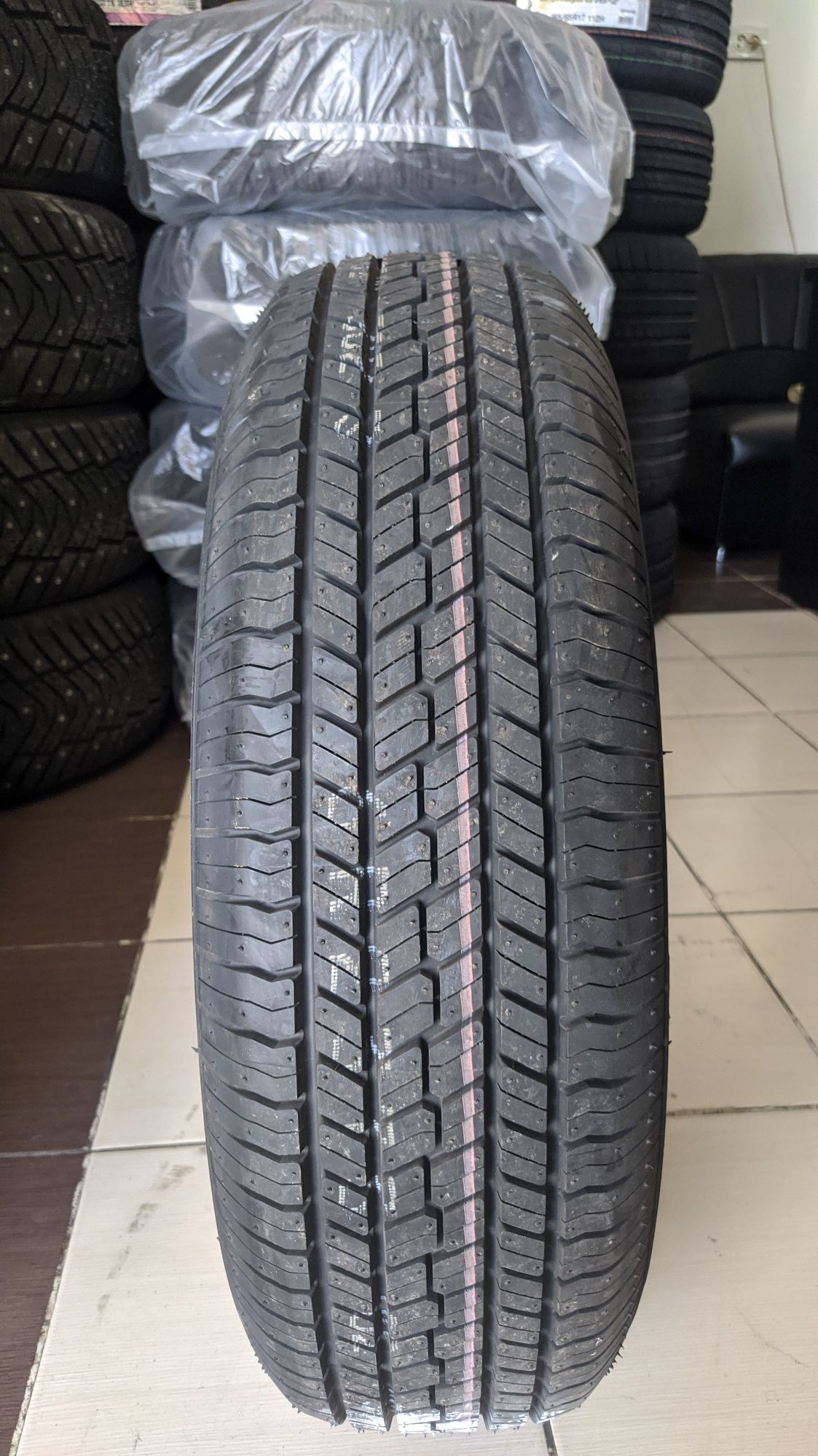 215/70R16 Yokohama Япония