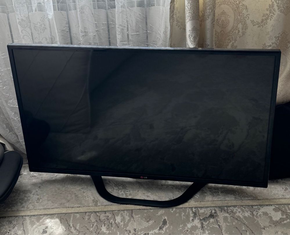 Продам недорого тв LG смарт тв/вайфай все есть