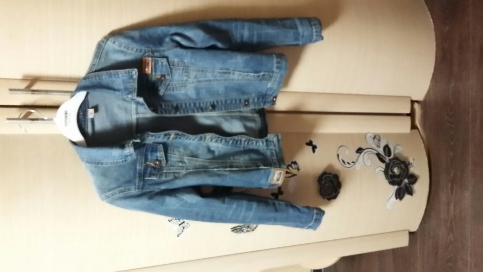 Продам красивую джинсовое костюм