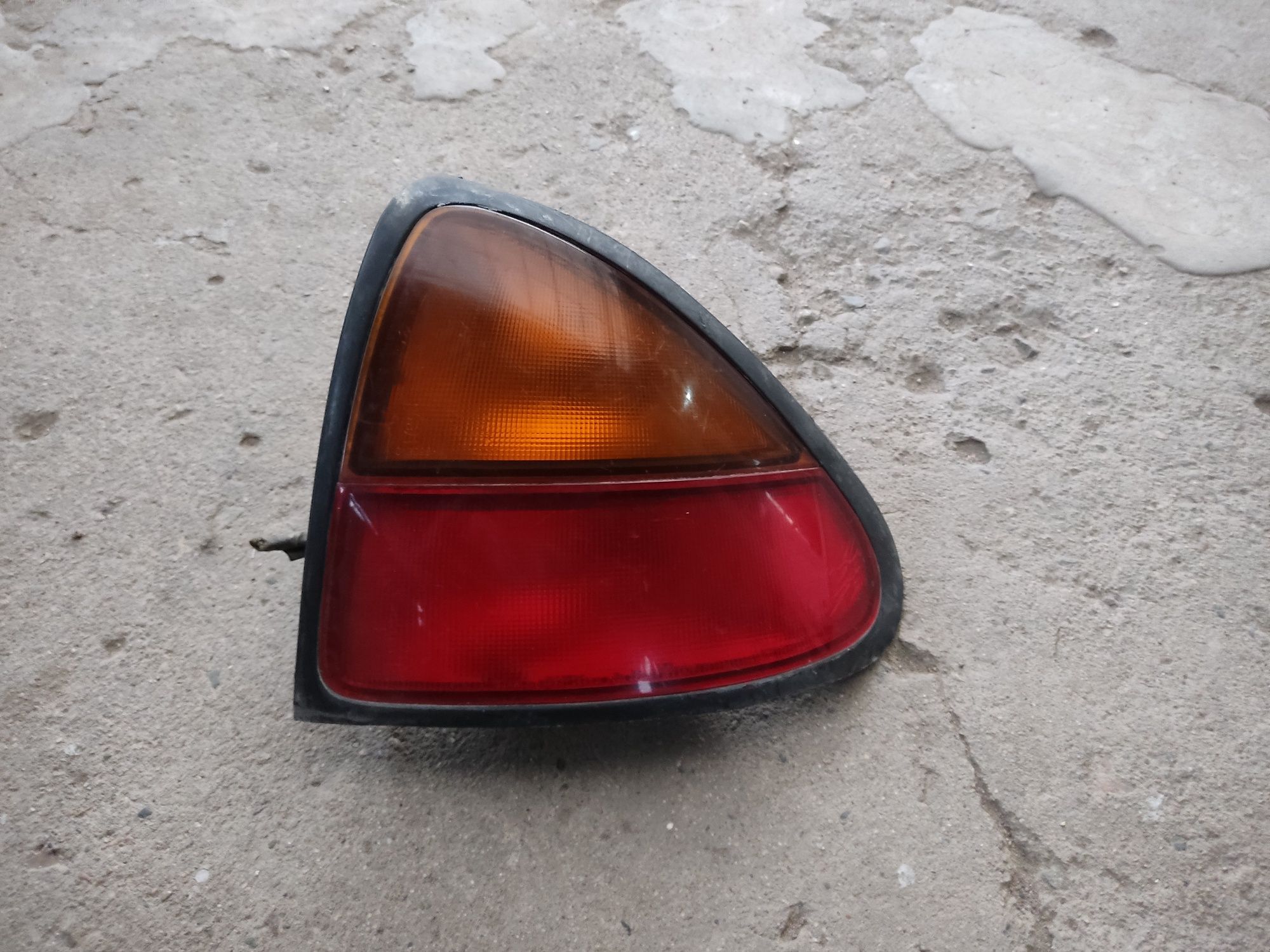 Фонарь Mazda 323