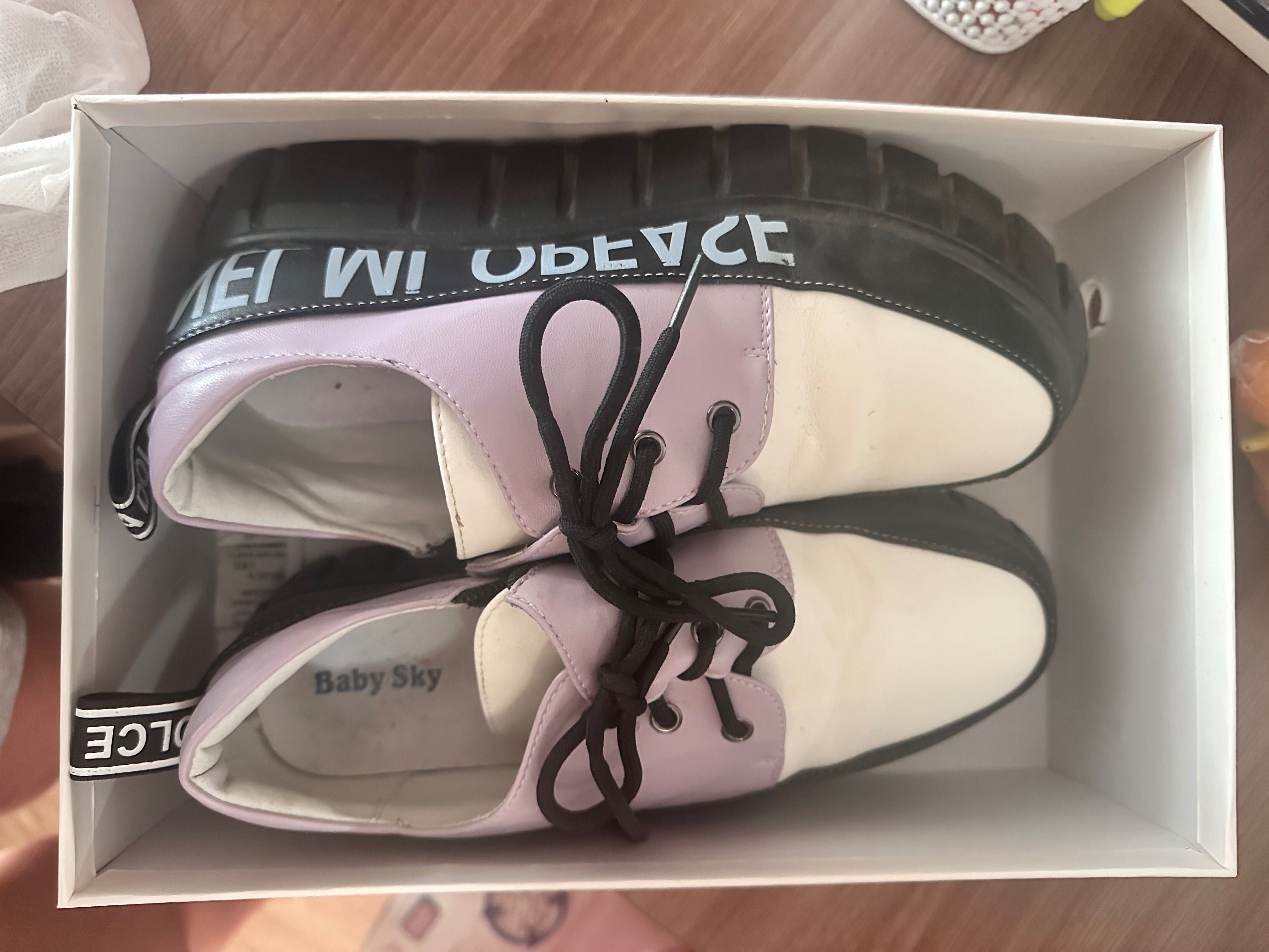 Продам туфли на девочку школьные