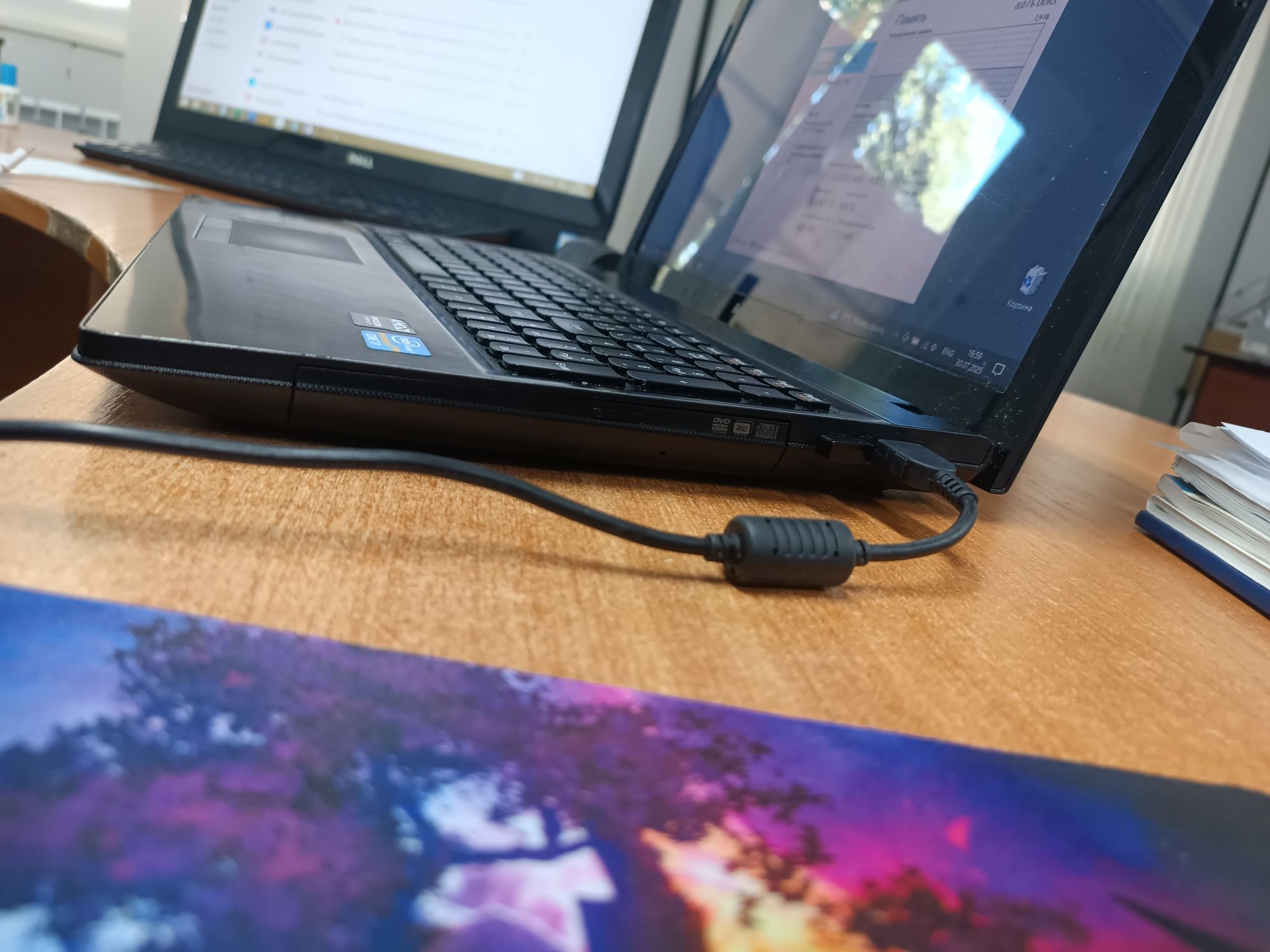 Мощный ноутбук intel core i7. 8 ядерный. Шустрый
