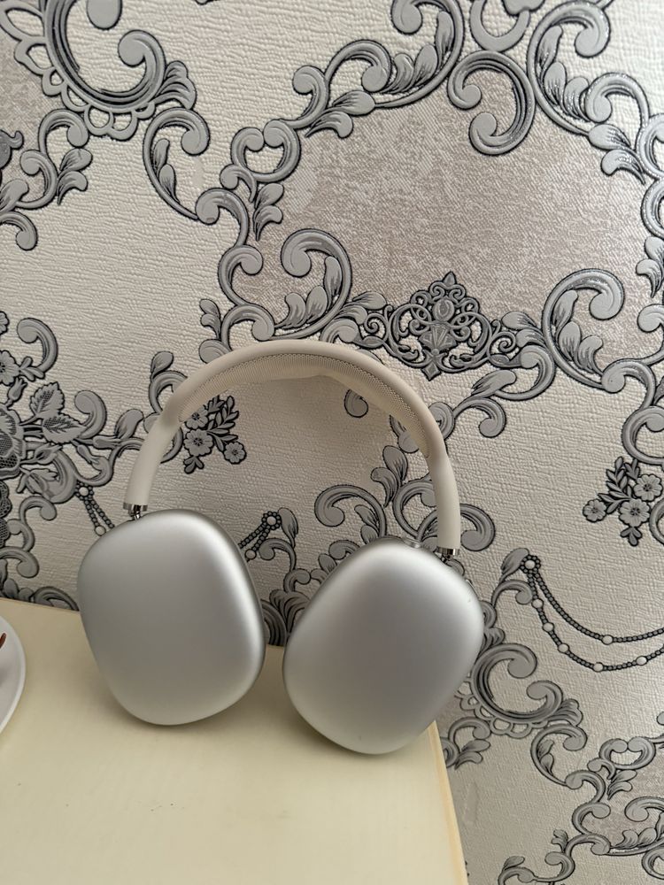 Продам наушники Airpods Max