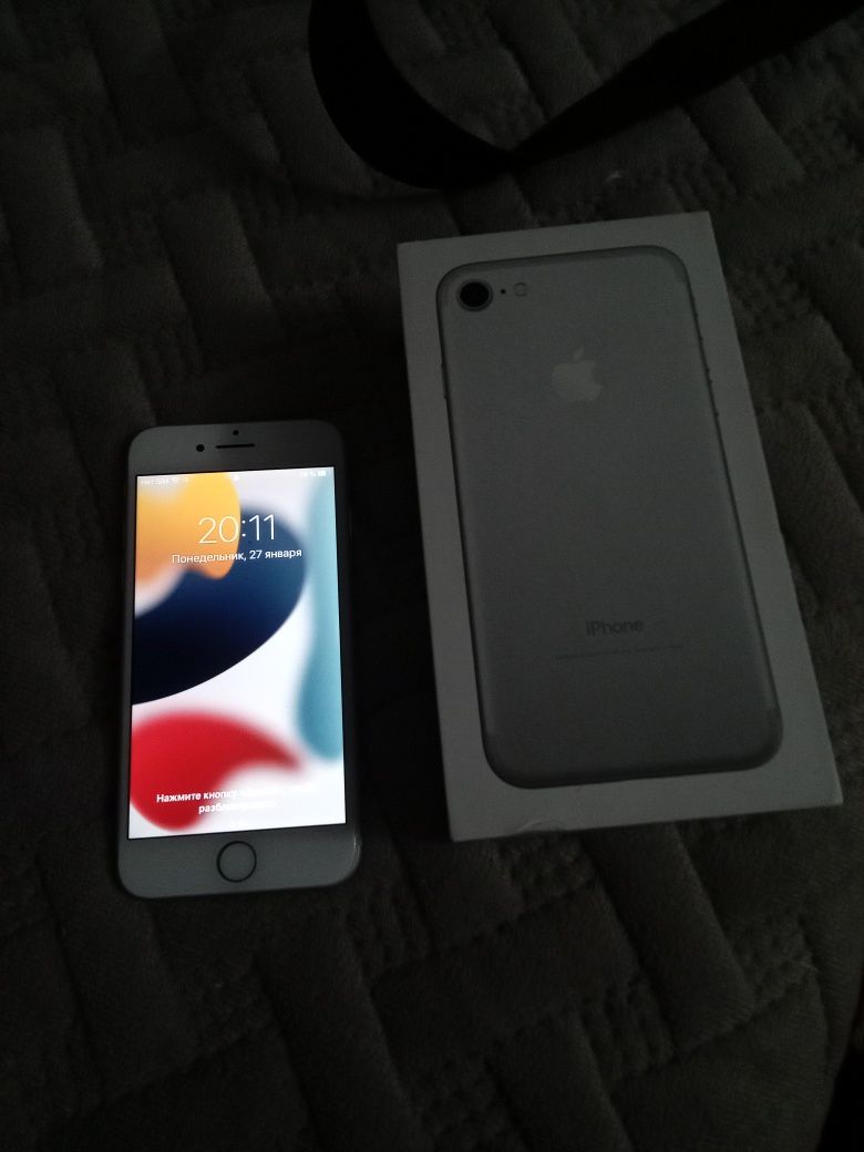 Iphone 7, 75% заряда с коробкой
