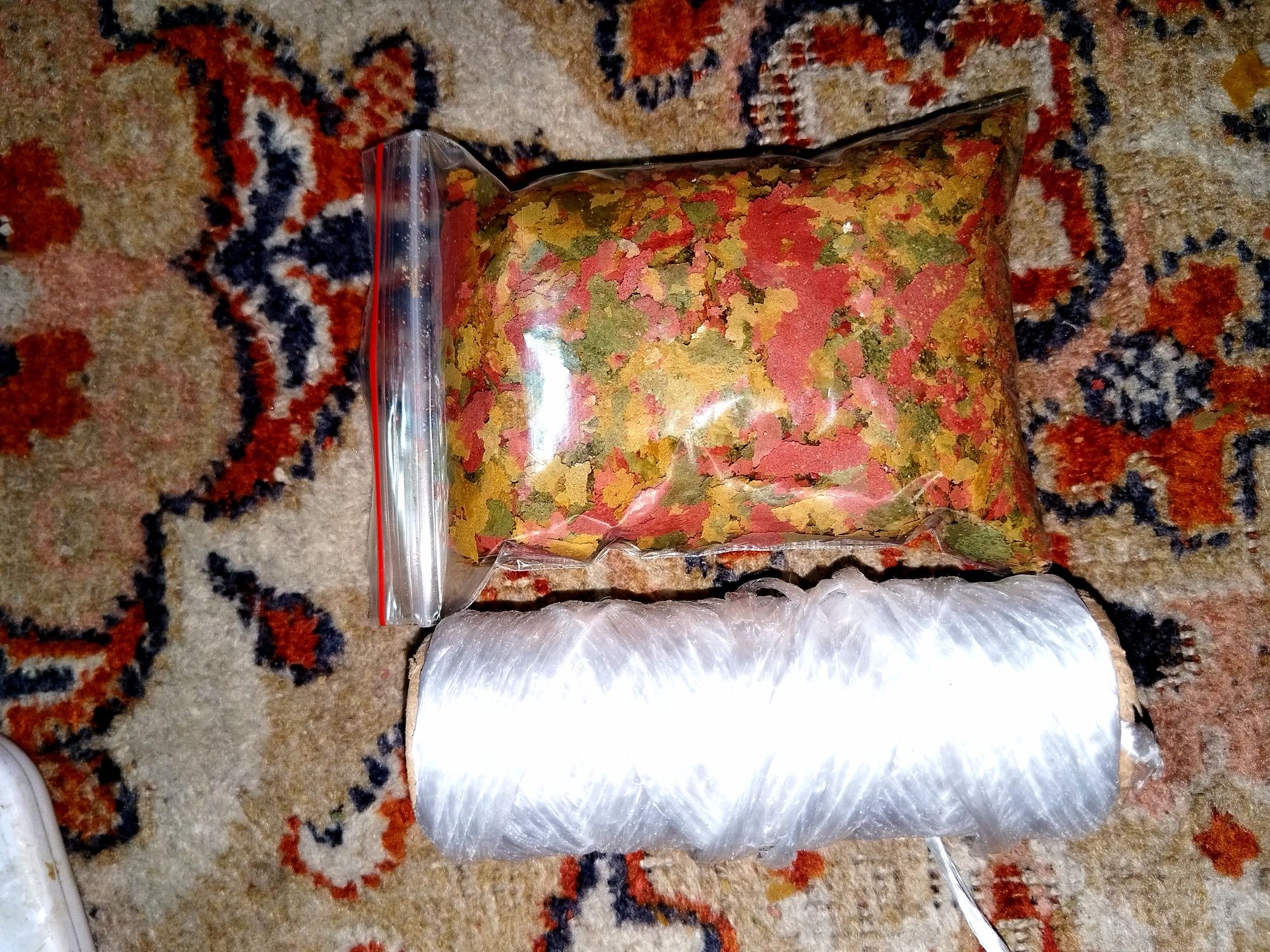 Продам корм для рыб