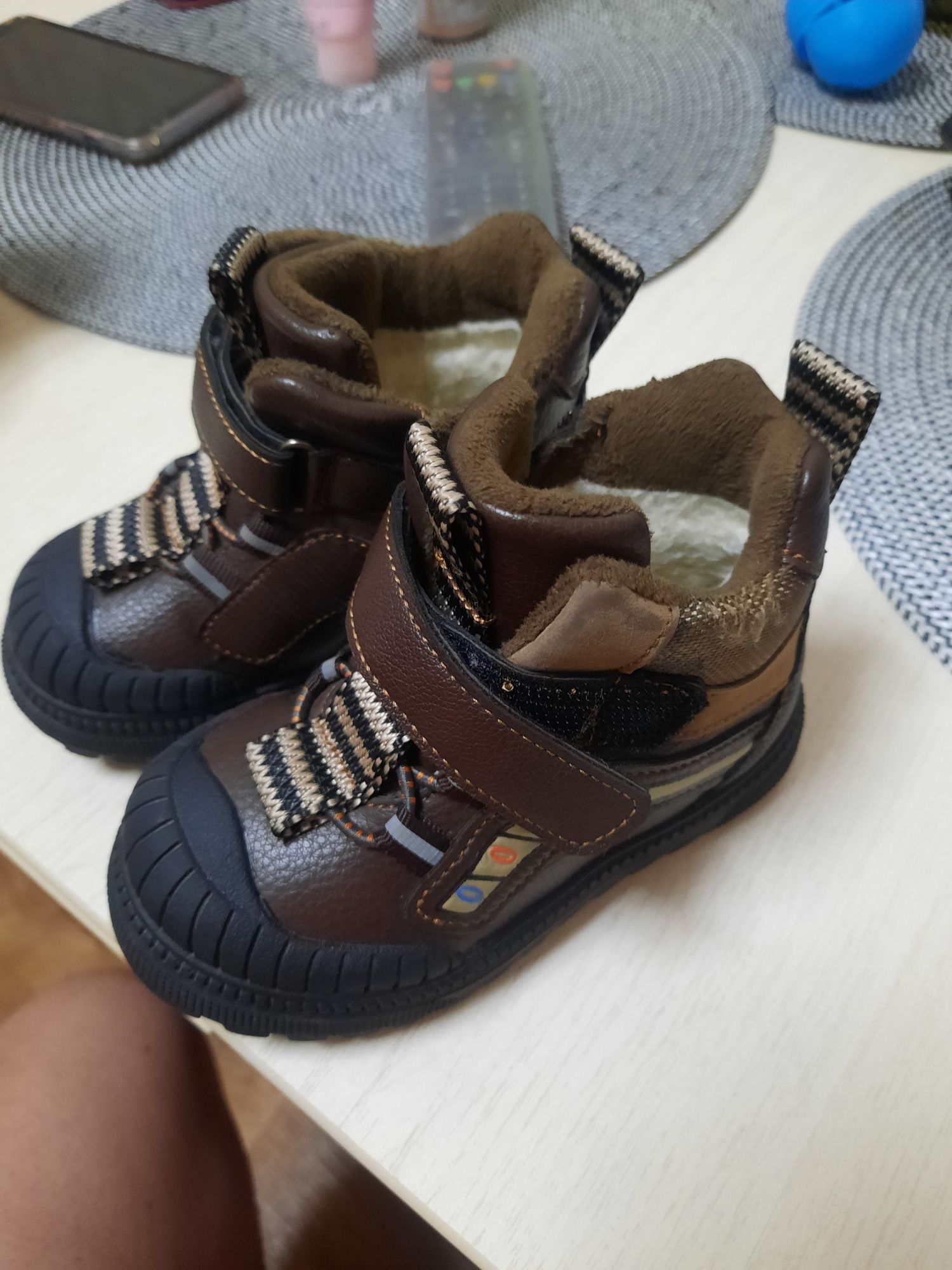 Продам зимние ботинки.