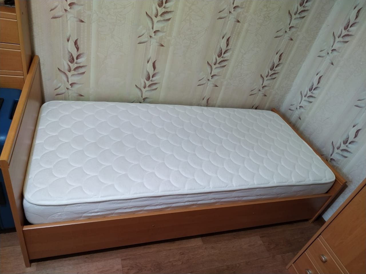 Продается стенка в детскую комнату с кроватями.  Юго-Восток. Самовывоз