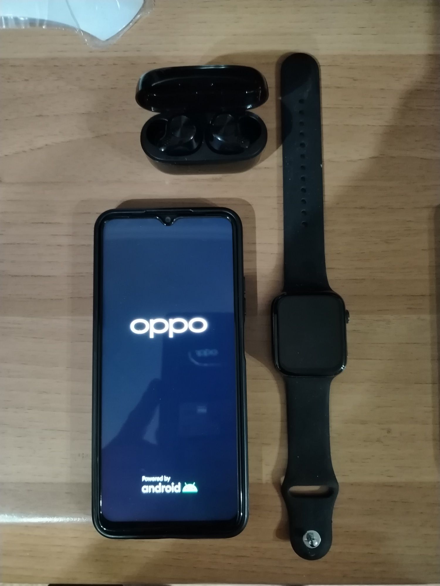 Oppo A 17 состоянии нового в дорогом защитном стекле, чихол геливый!