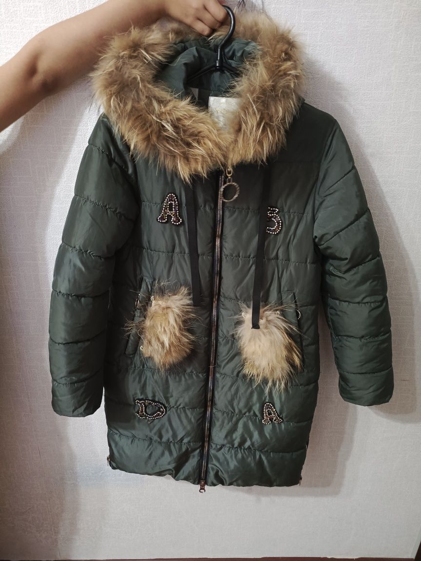 Продам зимнию куртку для девочек